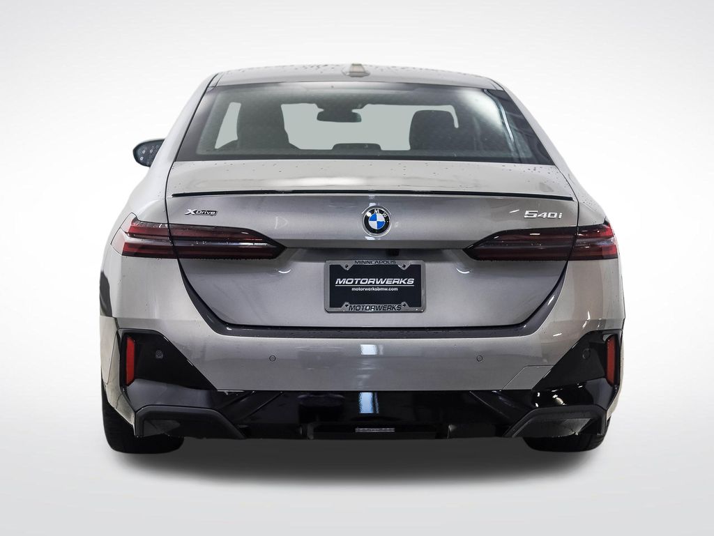 Thumbnail: 2027 BMW 5 Series - 4