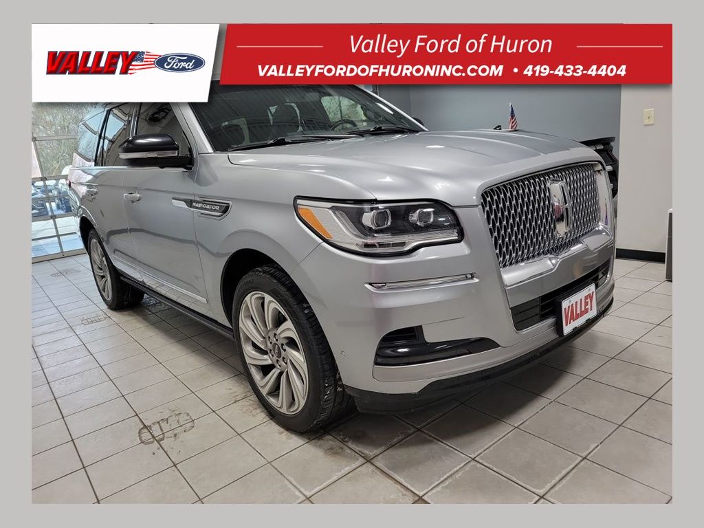 Radiance Metallic 2022 Lincoln Navigator Reserve 4WD SUV / Crossover Four-Wheel Drive Automatic