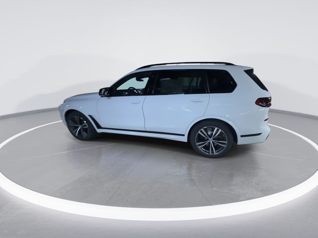 2025 BMW X7 M60i 6