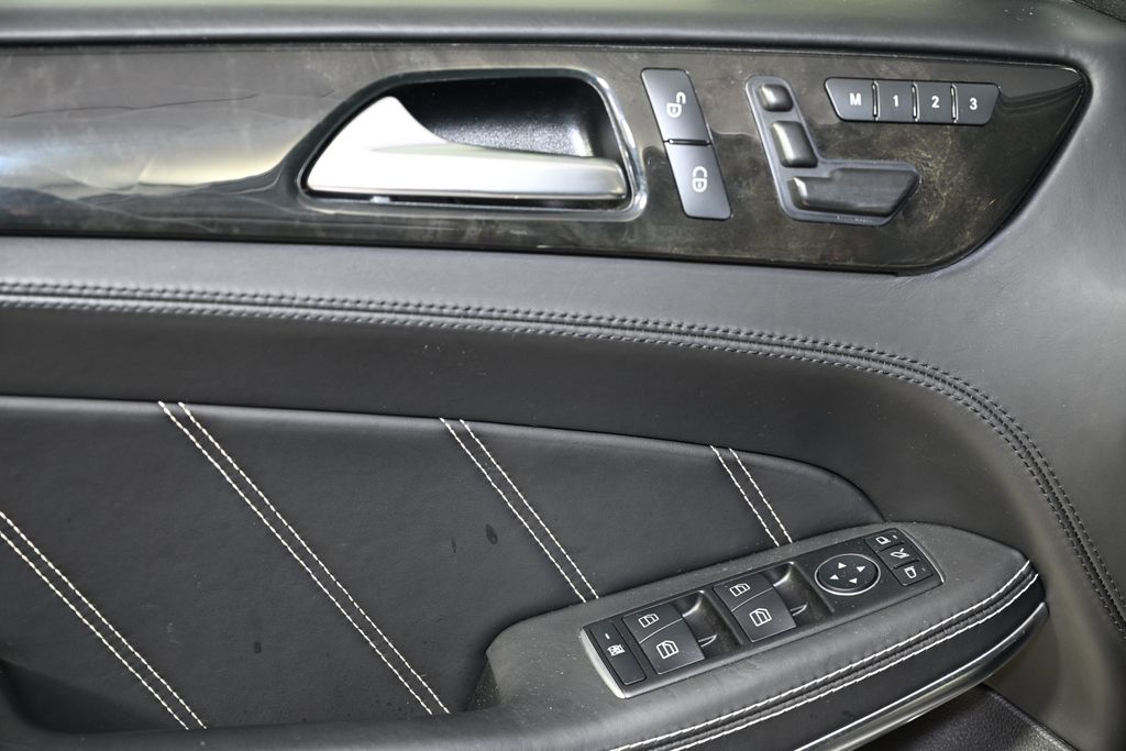 Thumbnail: 2015 Mercedes-Benz GL-Class - 23
