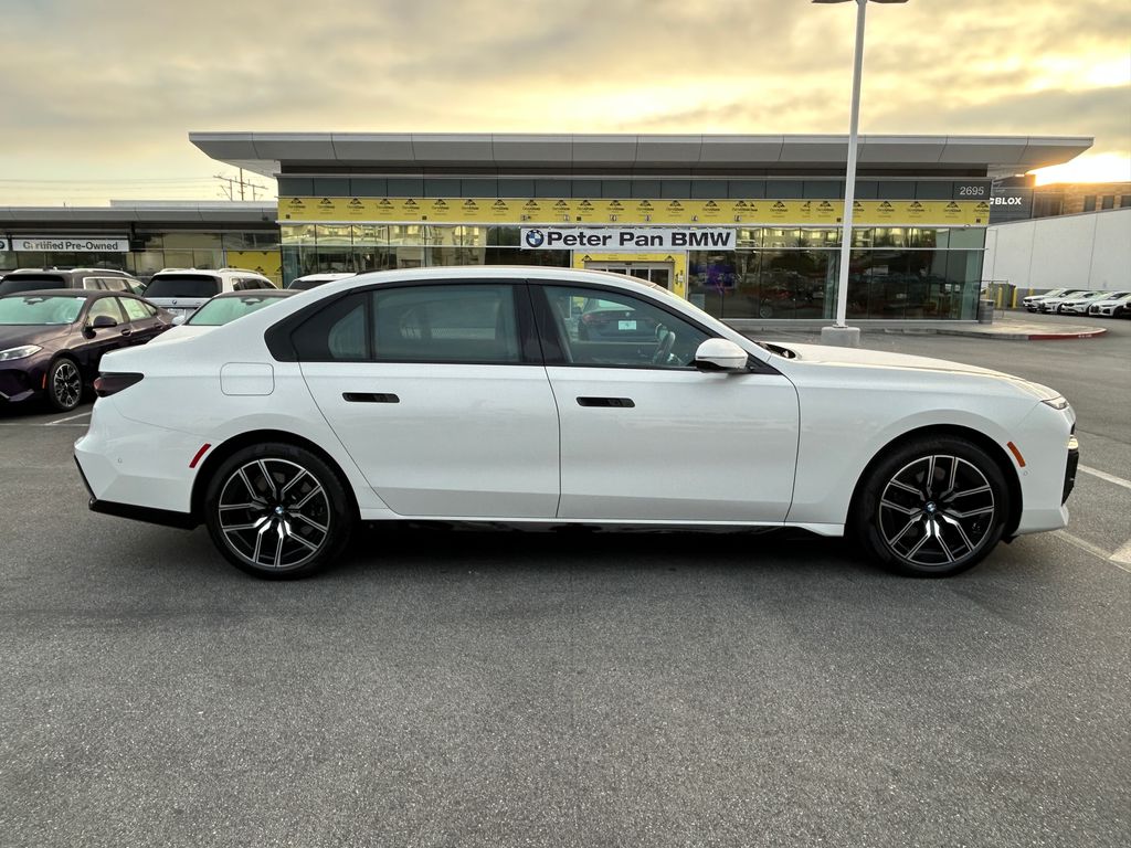 Thumbnail: 2023 BMW 7 Series - 6