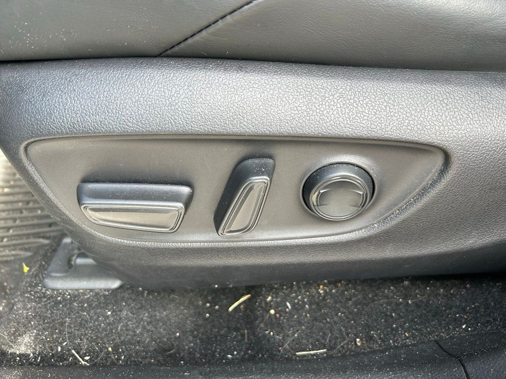 Thumbnail: 2022 Toyota RAV4 - 16