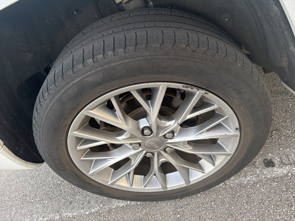 Used 2022 Bright White Clearcoat Jeep Summit image 12