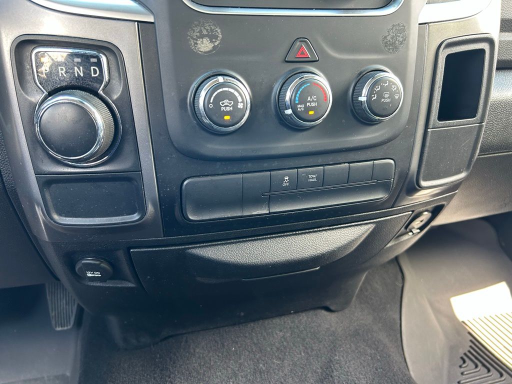2021 RAM 1500 Classic SLT 29