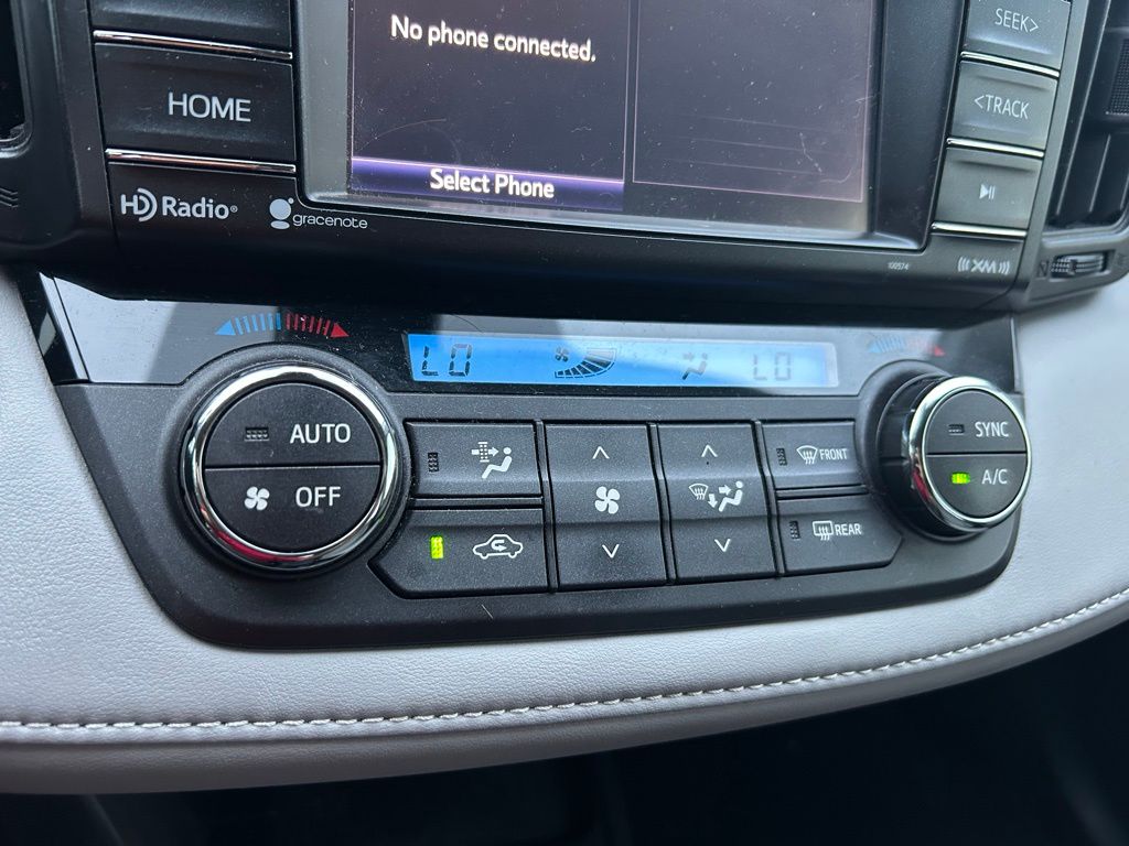Thumbnail: 2018 Toyota RAV4 - 25