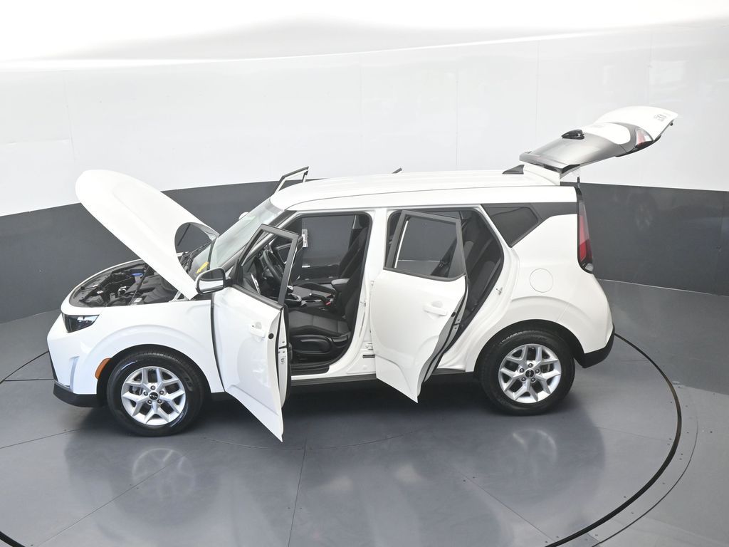 Used 2024 Snow White Pearl Kia LX image 61
