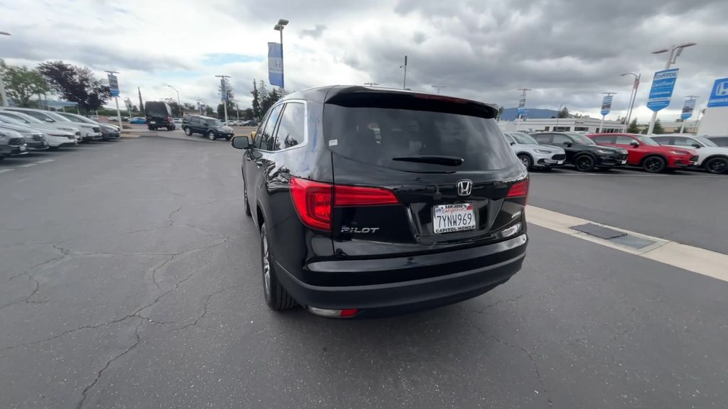 Thumbnail: 2017 Honda Pilot - 7