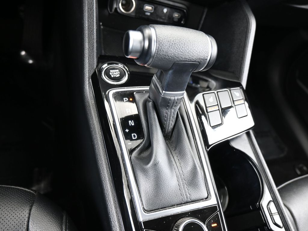 Used 2025 Everlasting Silver Kia EX image 29