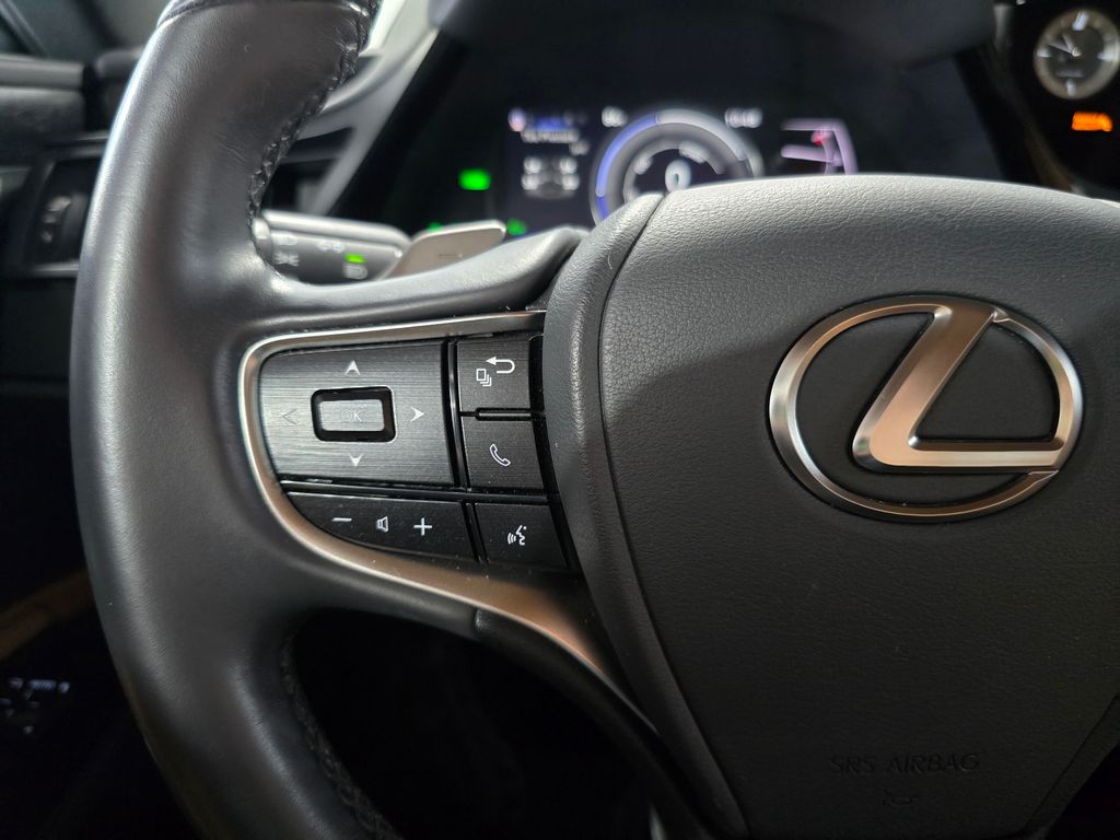 Thumbnail: 2025 Lexus ES - 16