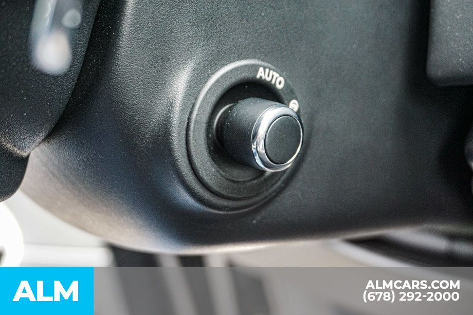 Used 2023 Silver Land Rover SE image 47