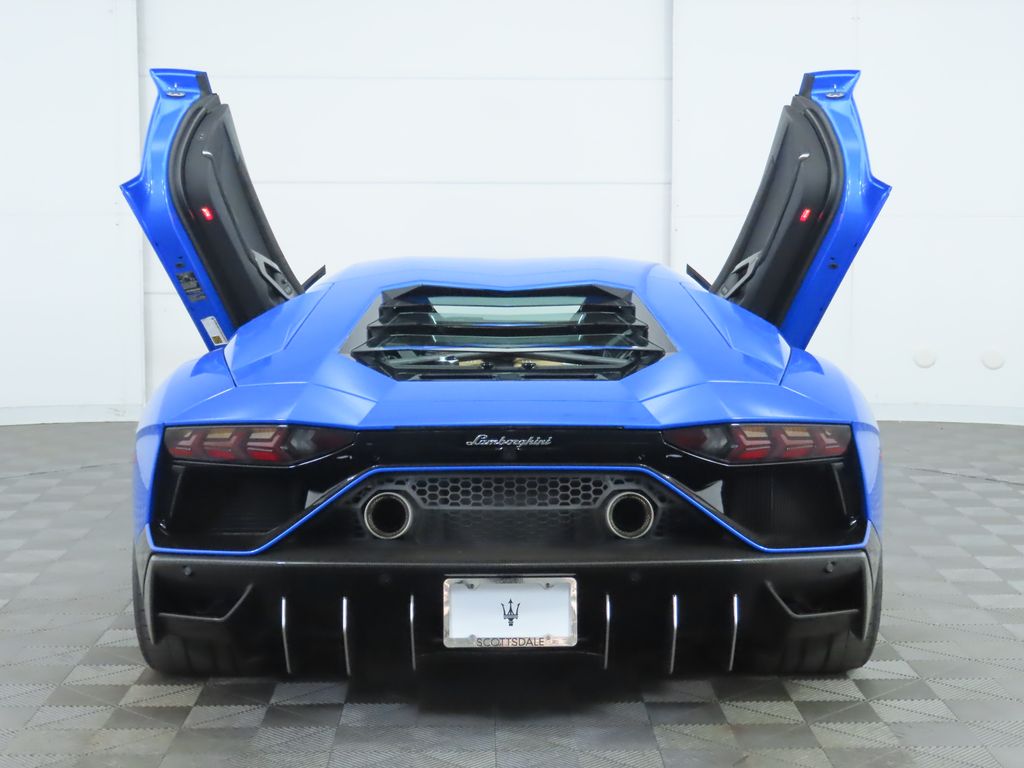 2022 Lamborghini Aventador  14