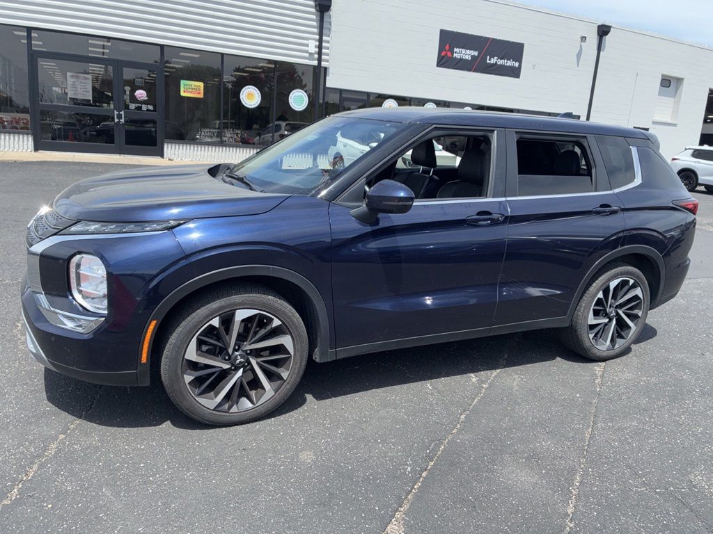 Cosmic Blue Metallic 2024 Mitsubishi Outlander SE FWD SUV / Crossover Front-Wheel Drive Continuously Variable Transmission