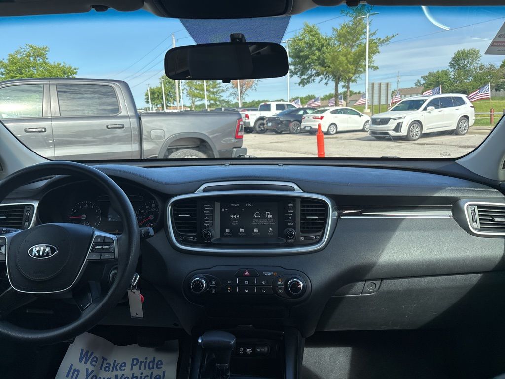 Used 2020 Kia Sorento LX with VIN 5XYPG4A39LG634691 for sale in Kansas City