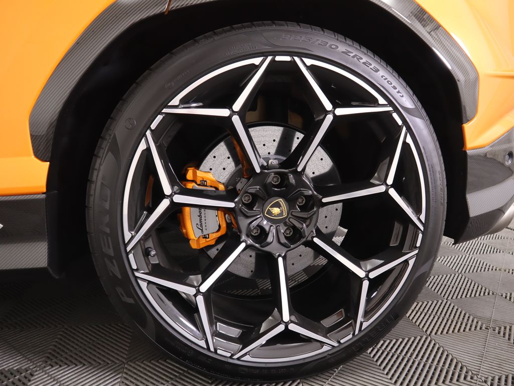 Thumbnail: 2024 Lamborghini Urus - 32