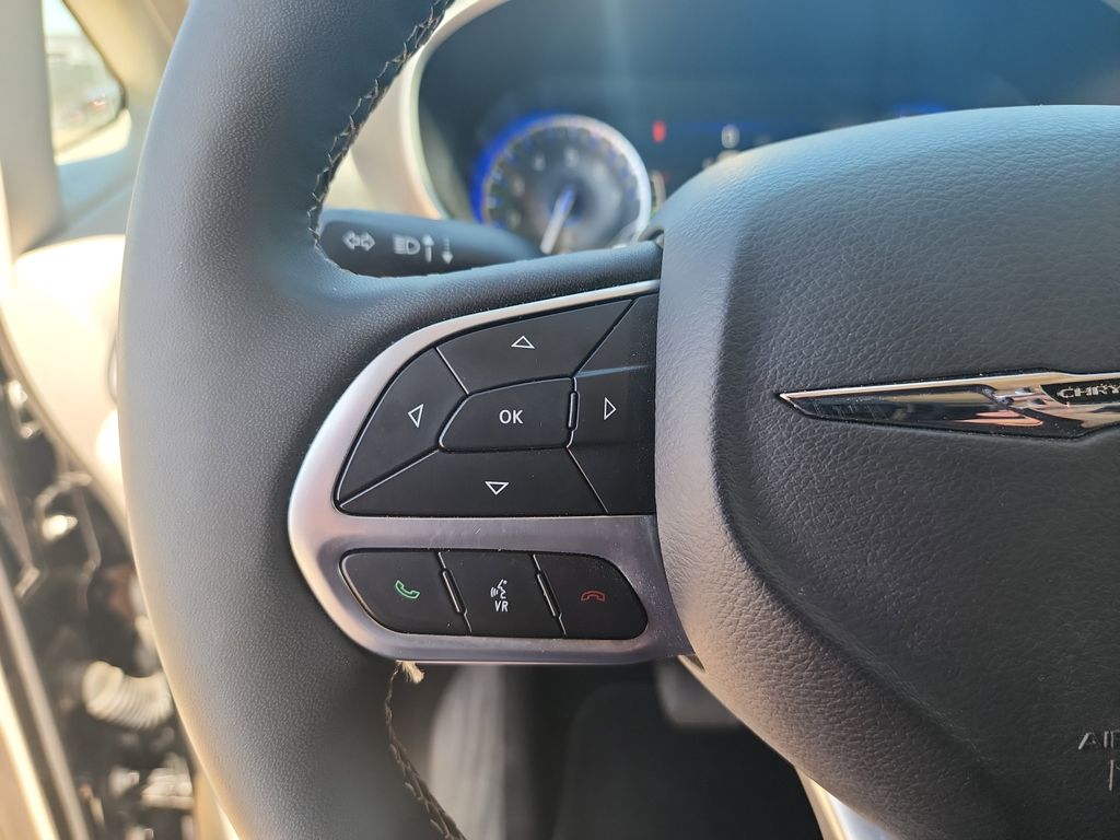 2024 Chrysler Pacifica Touring L photo