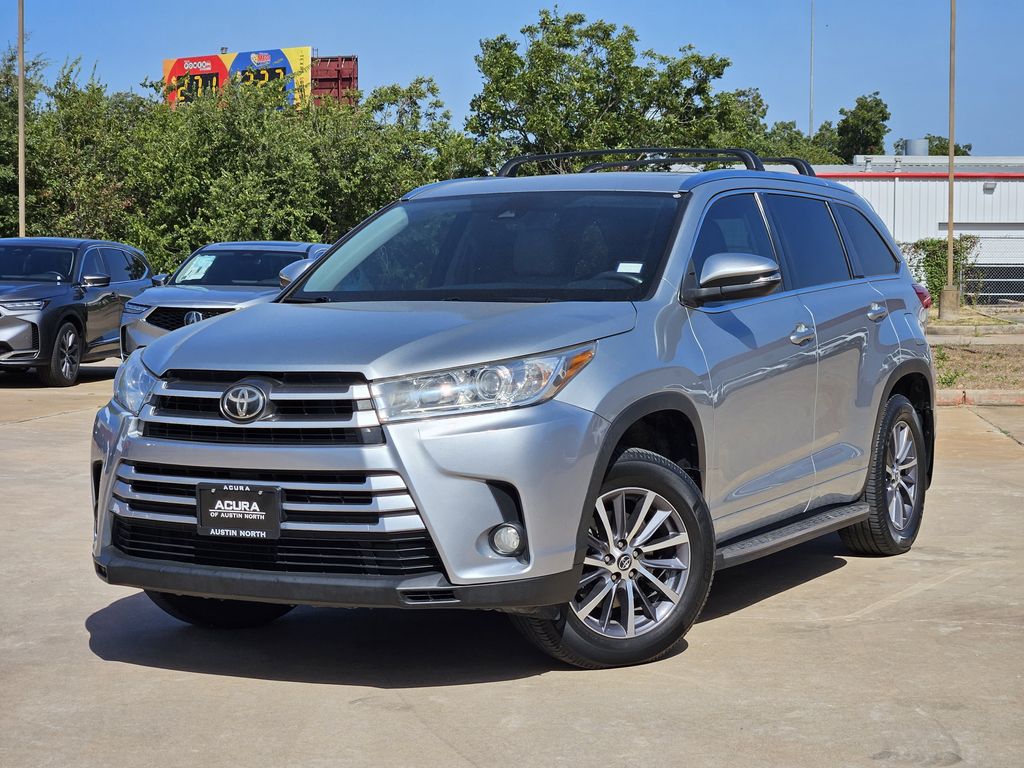 Celestial Silver Metallic 2017 Toyota Highlander SUV / Crossover Front-Wheel Drive 8-Speed Automatic