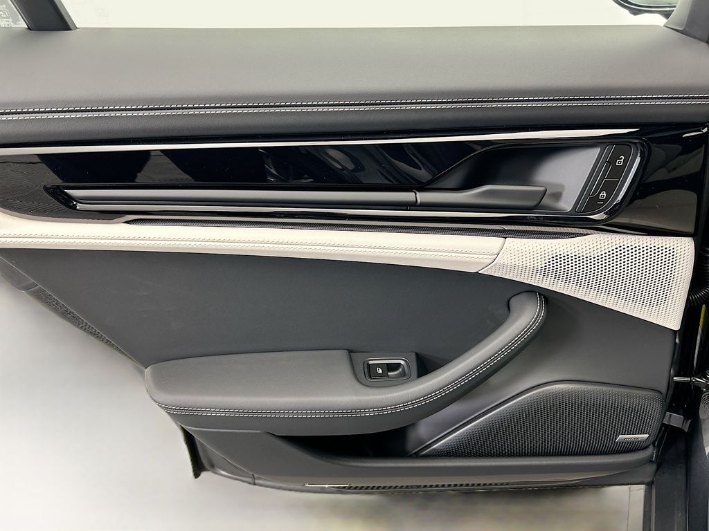 Thumbnail: 2026 Porsche Panamera - 27