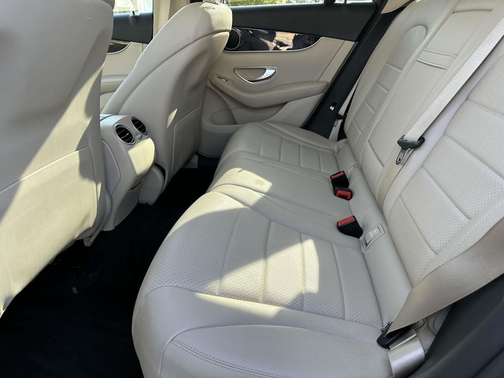2016 Mercedes-Benz GLC 300 25
