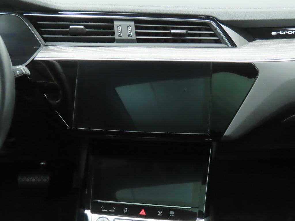 2022 Audi e-tron Premium Plus 14