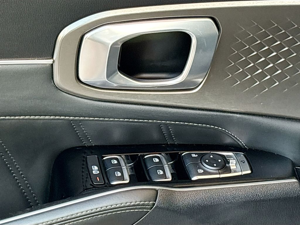 Thumbnail: 2021 Kia Sorento - 24
