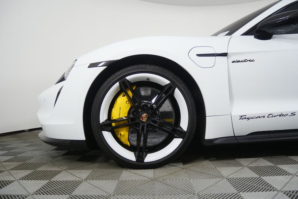 Thumbnail: 2021 Porsche Taycan - 8