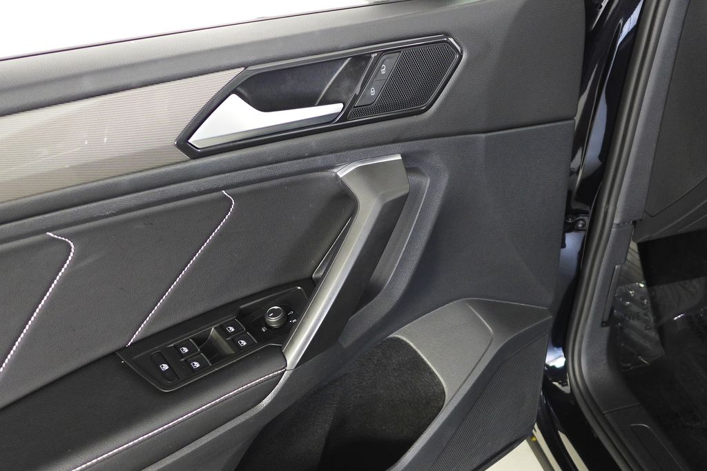 Thumbnail: 2022 Volkswagen Tiguan - 12