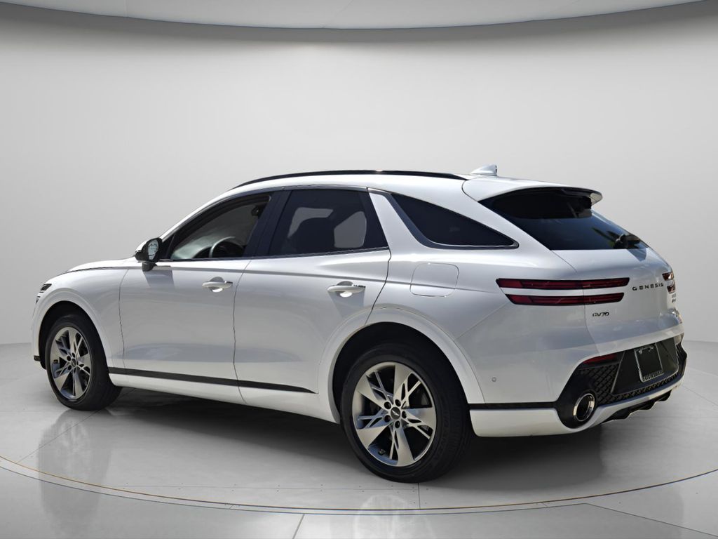 2022 Genesis Gv70 - $35,698