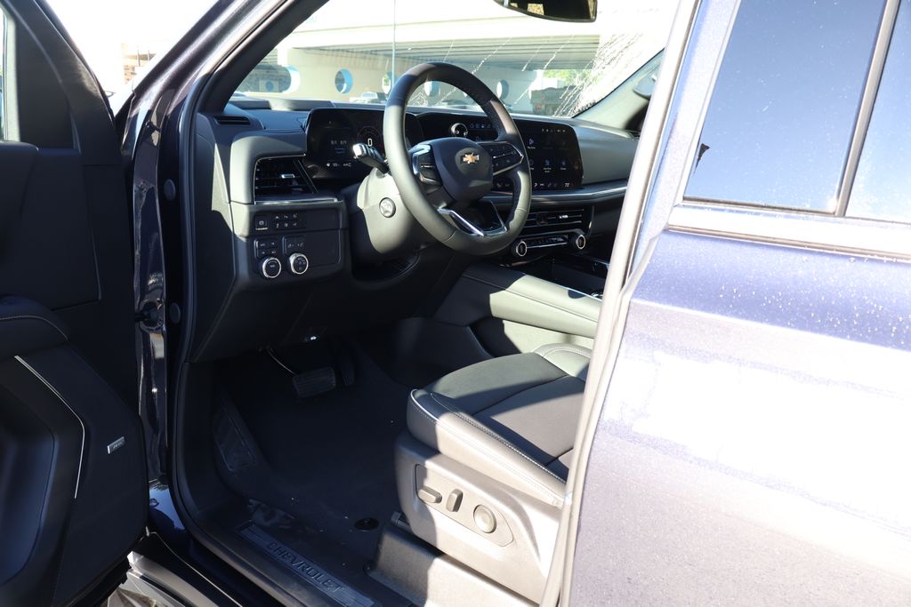 Thumbnail: 2025 Chevrolet Suburban - 14