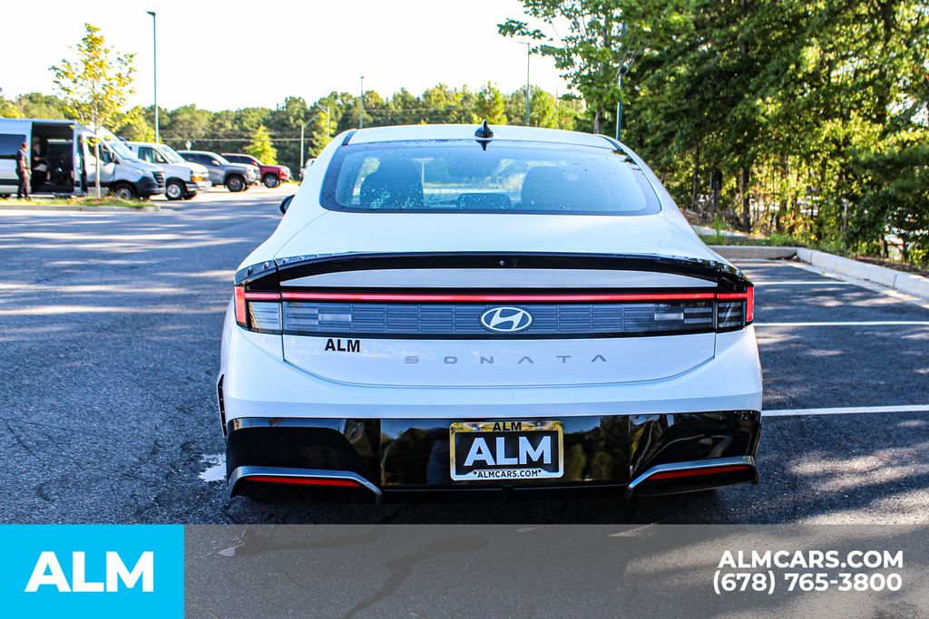 Used 2025 White Hyundai SEL image 10