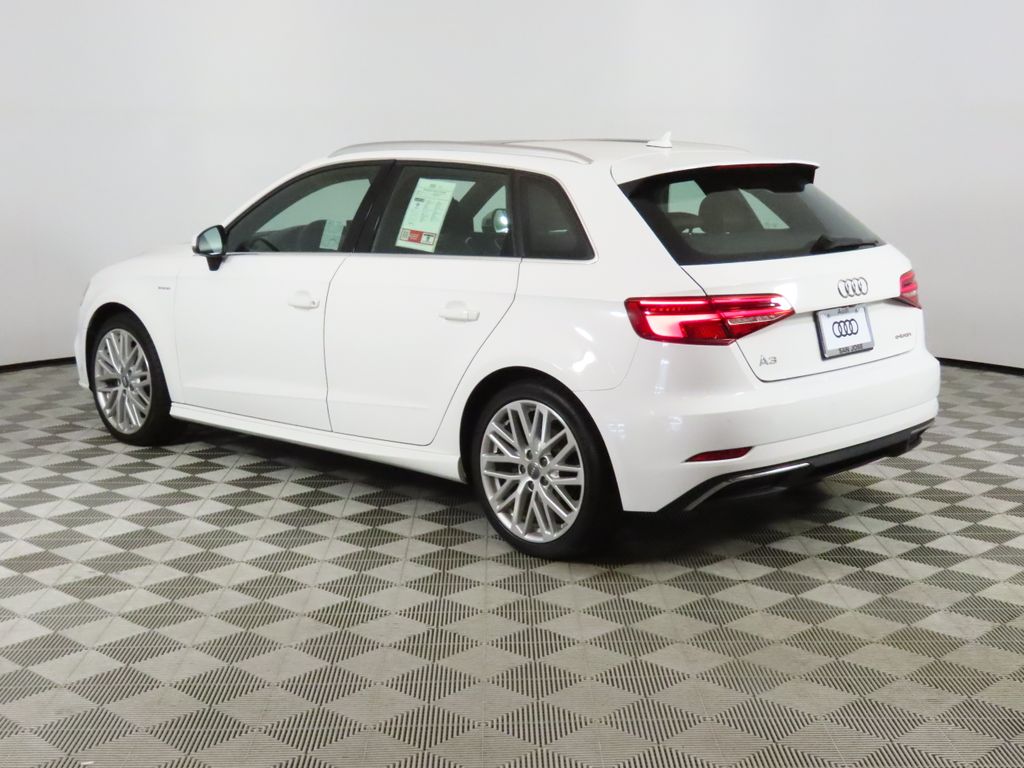 Thumbnail: 2018 Audi A3 e-tron - 3