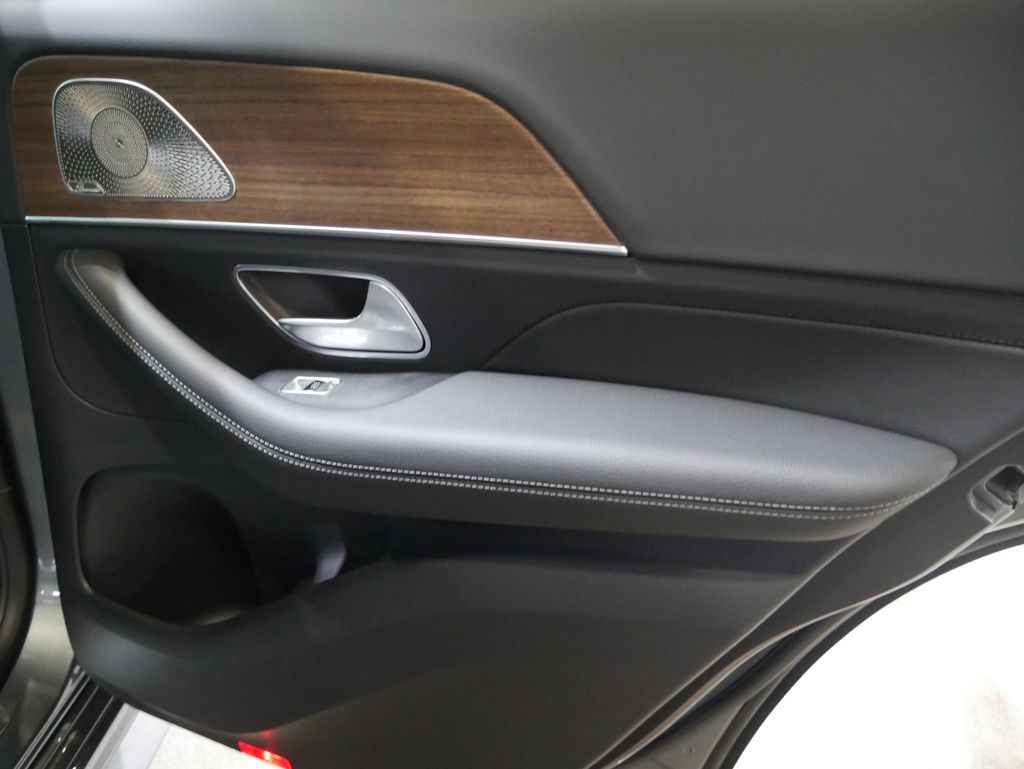 Thumbnail: 2026 Mercedes-Benz GLE - 32