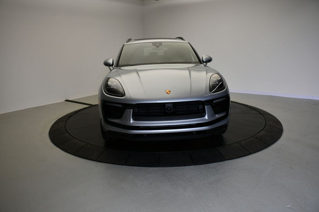 Thumbnail: 2026 Porsche Macan - 11