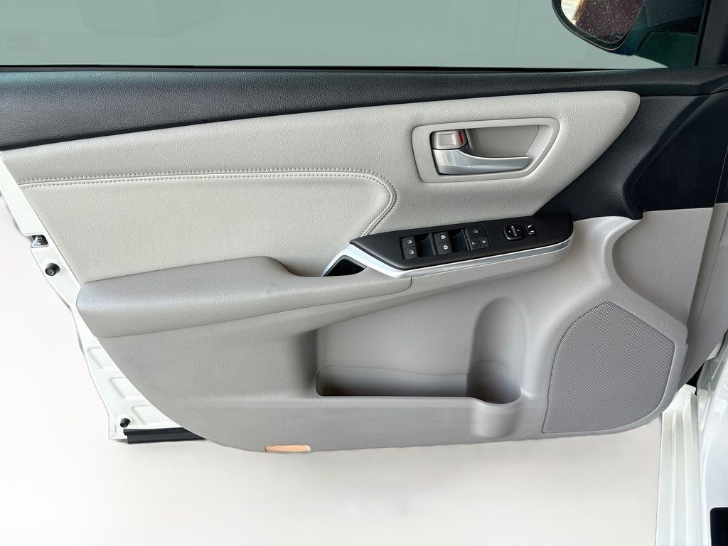 Thumbnail: 2016 Toyota Camry - 24