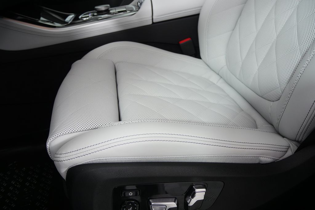 Thumbnail: 2026 BMW X5 - 10
