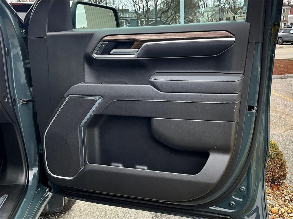 2025 Chevrolet Silverado 1500 — photo 12