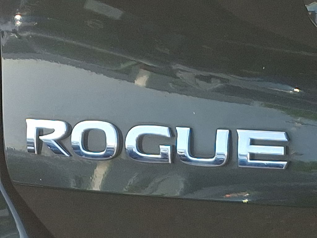 2020 Nissan Rogue SV 32