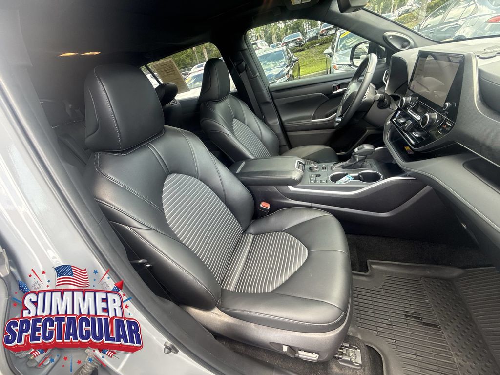 Used 2025 Toyota Highlander SUV