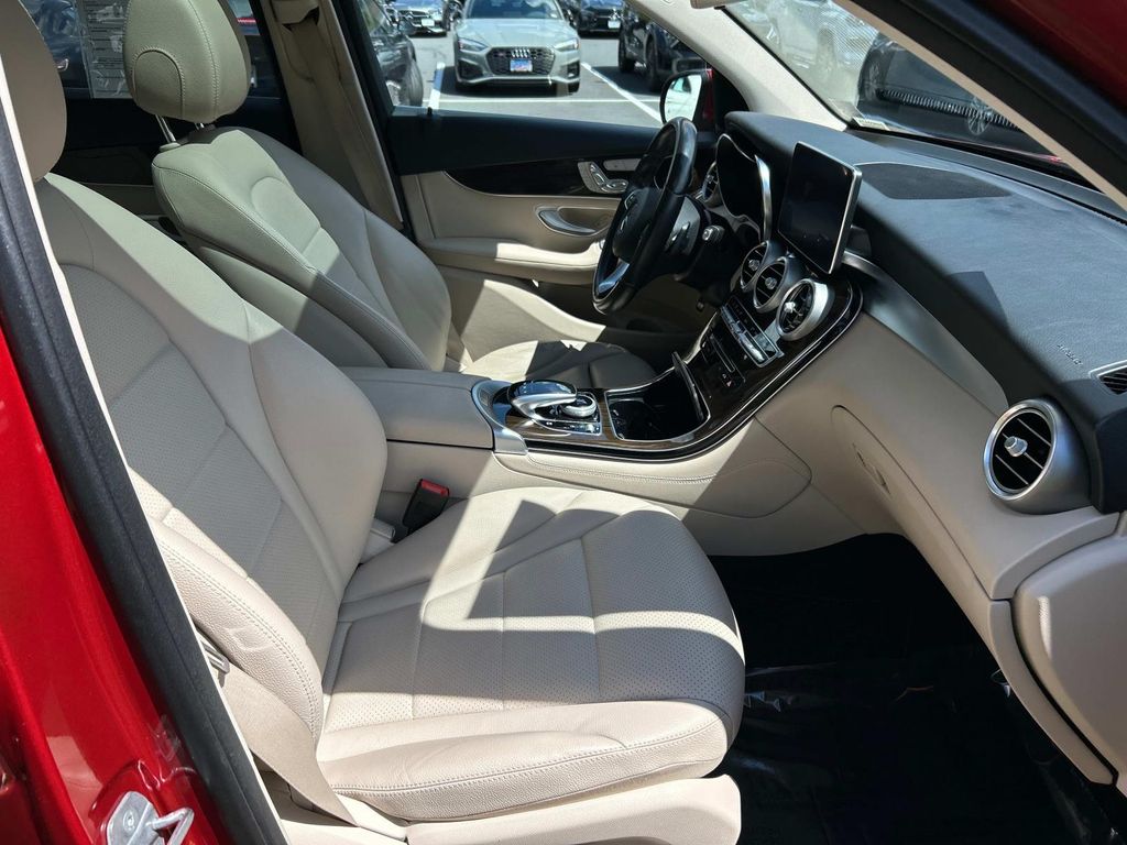 Thumbnail: 2016 Mercedes-Benz GLC - 22