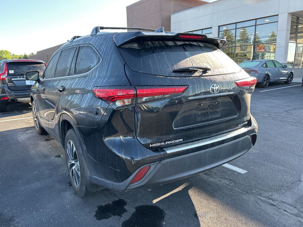 2023 Toyota Highlander XLE 2