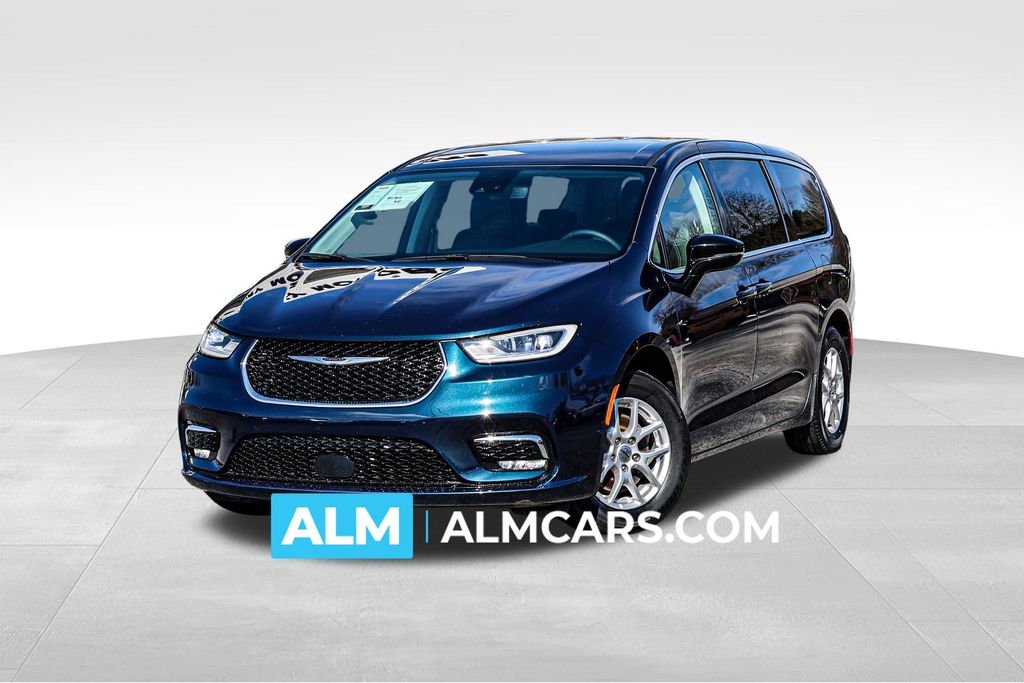 2024 Chrysler Pacifica Touring L's photo