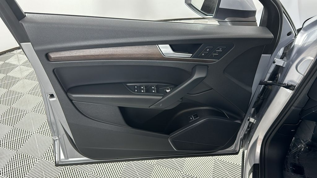 2022 Audi Q5 e Premium 28