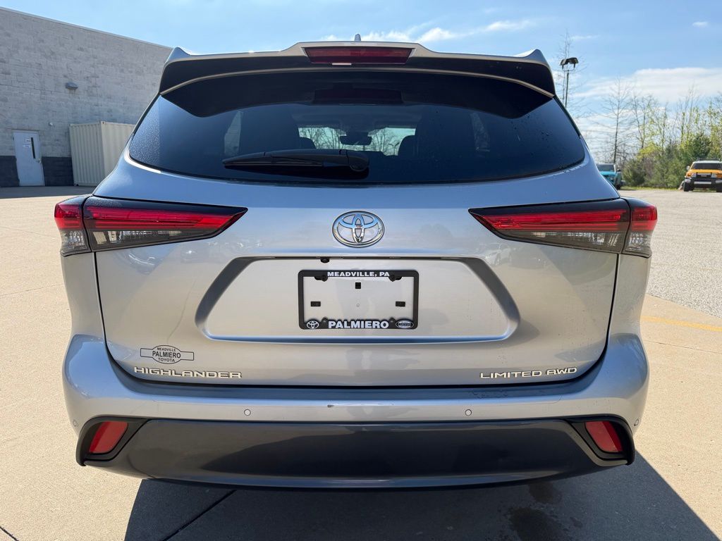 used 2023 Toyota Highlander car, priced at $37,903