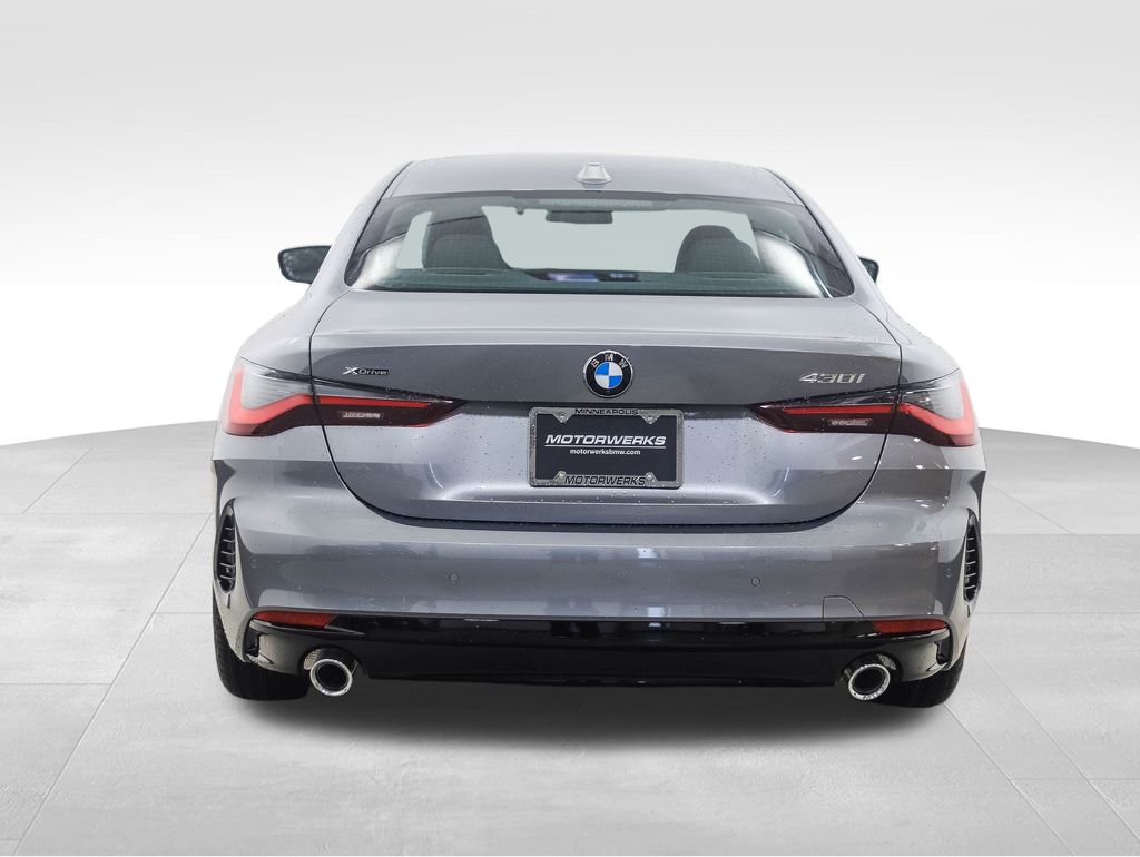 Thumbnail: 2026 BMW 4 Series - 4