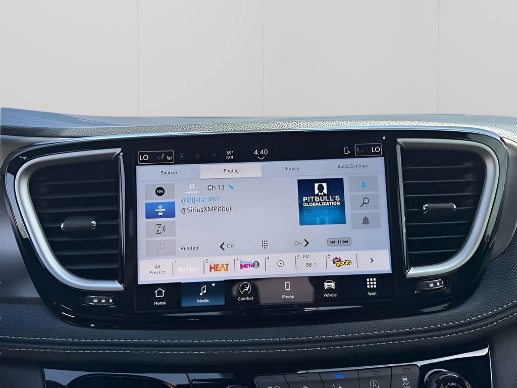 2025 Chrysler Pacifica Select - Photo 30