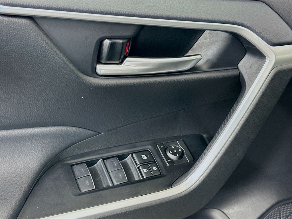 Thumbnail: 2025 Toyota RAV4 - 18