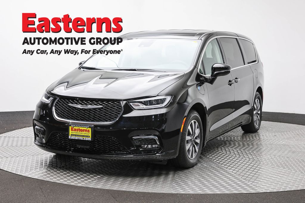 Diamond Black Crystal Pearlcoat 2024 Chrysler Pacifica Hybrid Minivan Front-Wheel Drive Continuously Variable Transmission