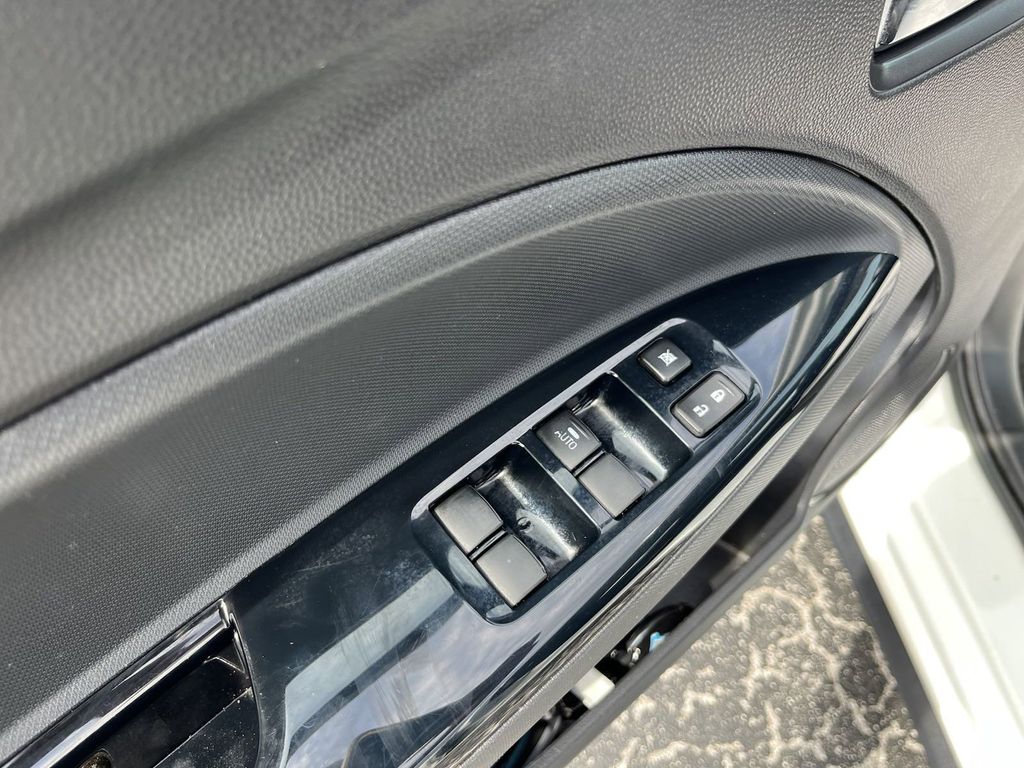 2019 Mitsubishi Mirage SE 18