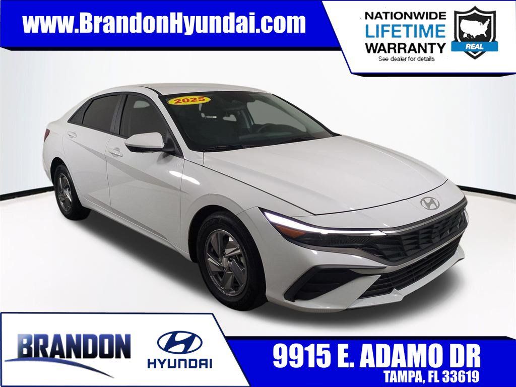2025 Hyundai Elantra SE - Photo 1