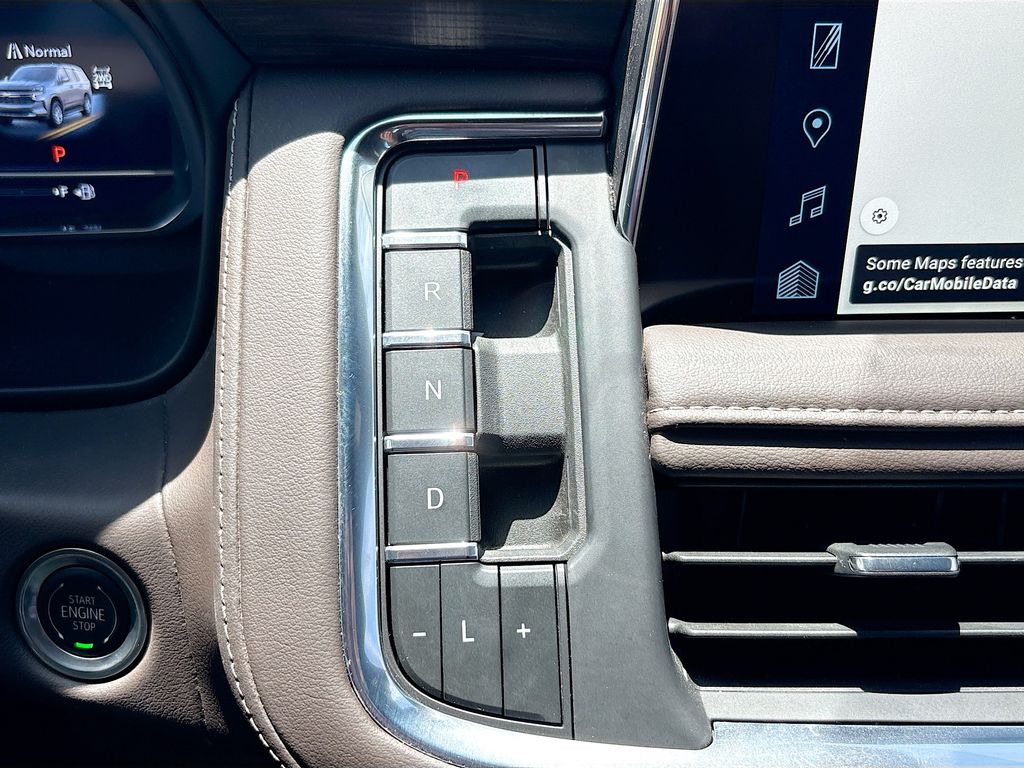 Used 2024 Gray Chevrolet Z71 image 17