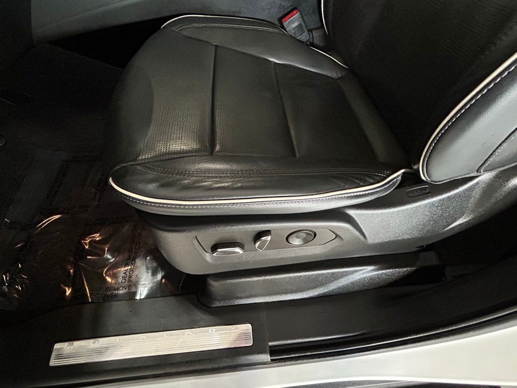 Used 2022 Crystal White Tricoat Cadillac Sport image 22